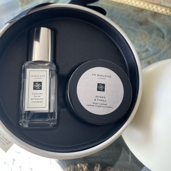 Jo Malone Christmas Ornament - Limited Edition - Picture 3 of 3